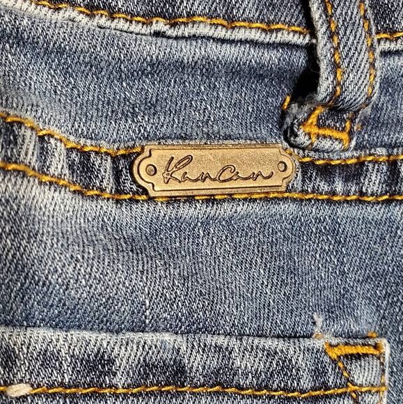 KanCan denim jeans. Estilo style. Distressed raw hem. Rose pattern. - Picture 4 of 13